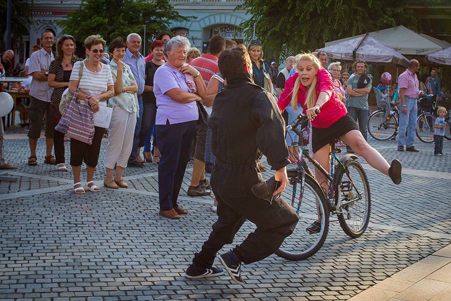 Évadnyitó és bérletkampány a Fő téren fotó: Mészáros Zsolt