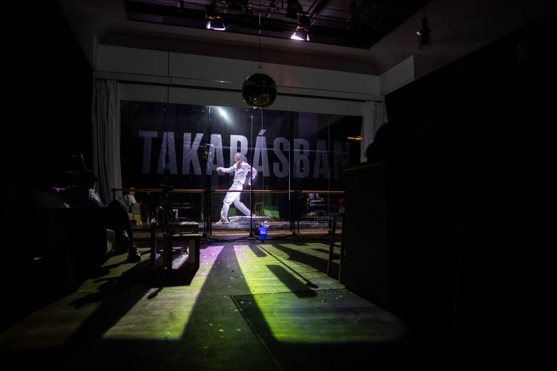 Takarásban fotó: Mészáros Zsolt