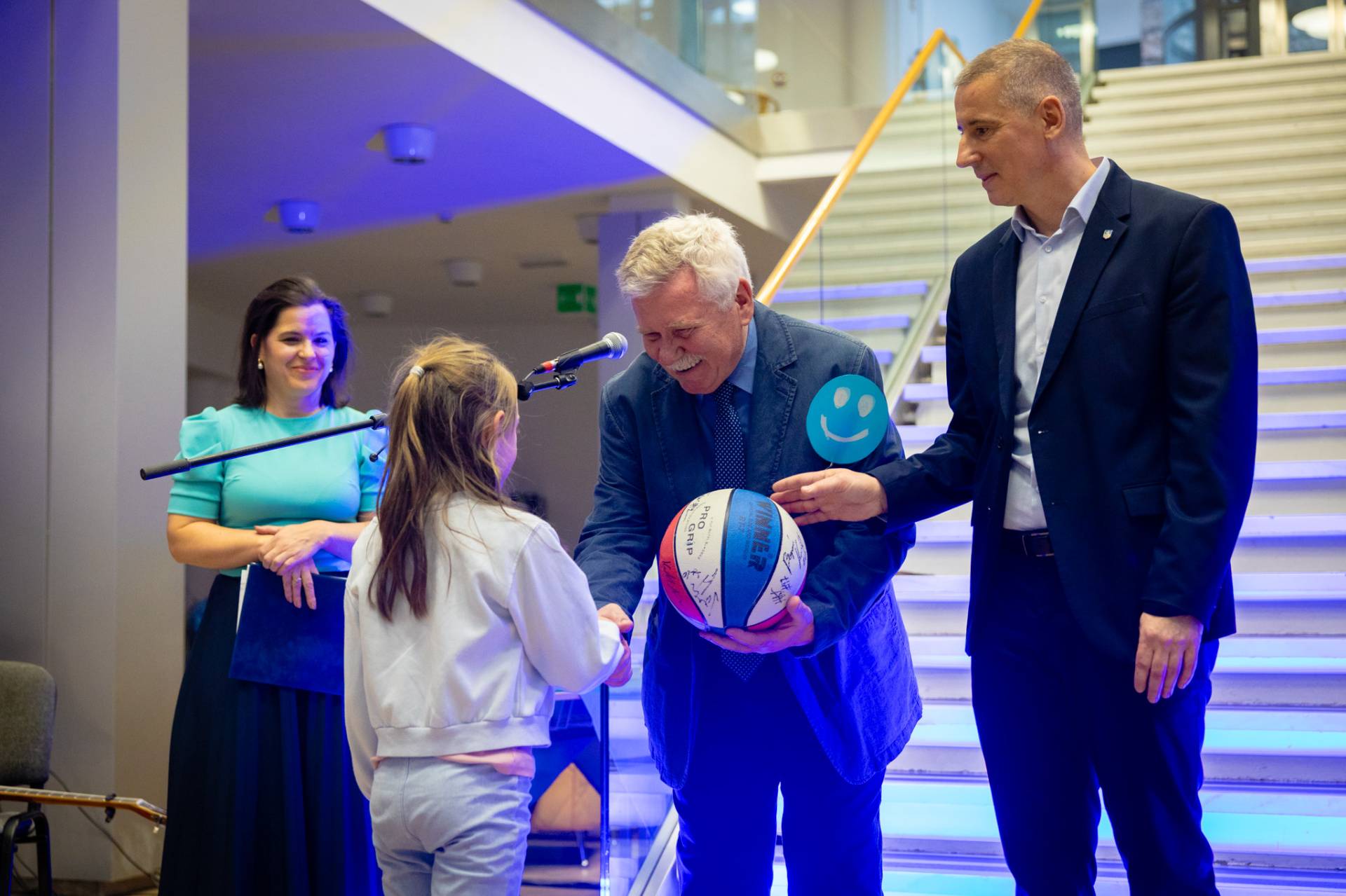 Autista világnap - Horváth Nóra, Nádor istván, Dr. Nemény András a nyereményátadáson.  fotó: Bonyhádi Zoltán 